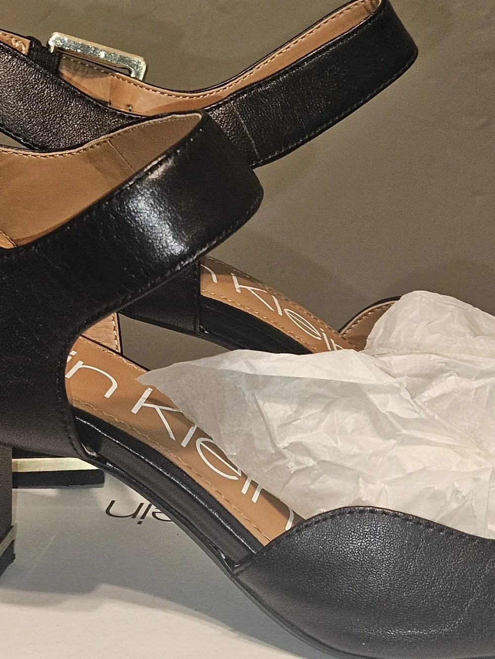 Chunky Black Leather Sandal with Gold Buckle Calvin KLEIN SIZE 9